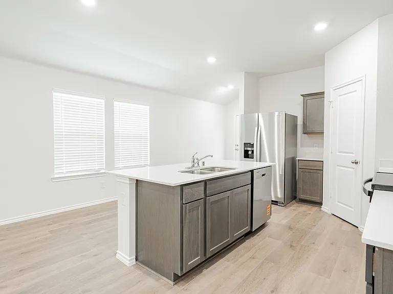 916 Sunrise Ln — Photo 14