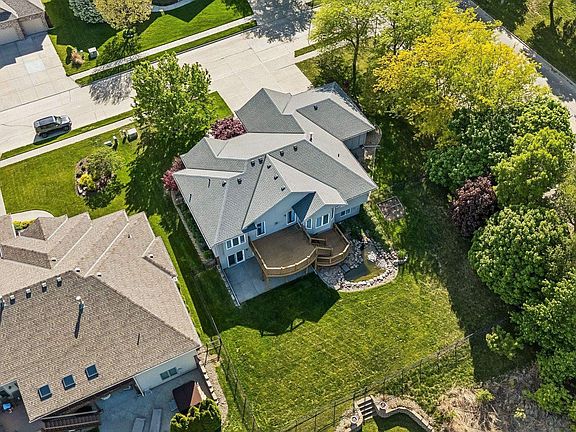 4th image of 4908 Shoreline Cir