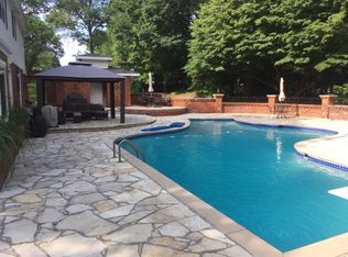 607 Lampadaire Dr, Saint Louis, MO 63141