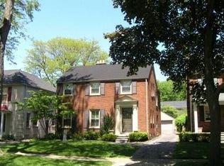 318 Merriweather Rd, Grosse Pointe Farms, MI 48236