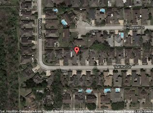 7722 Teal Run Dr, Houston, TX 77071