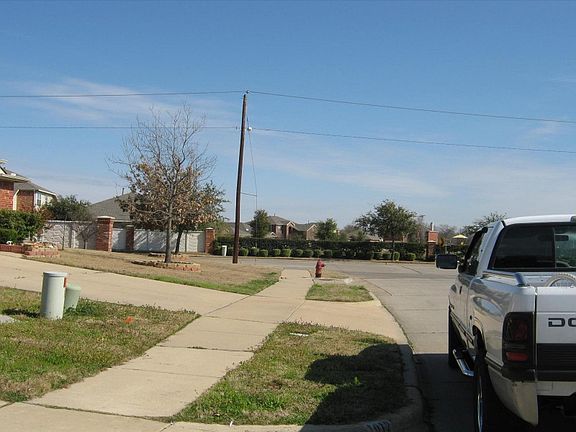 5th image of 1012 Valley Brook Ln