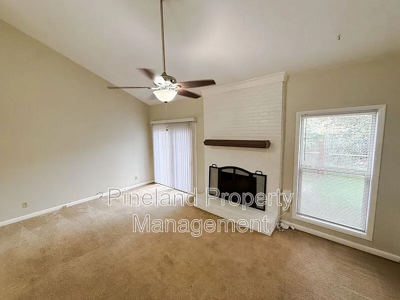 3 bed, 2.0 bath, 1304 sqft, $1,450 — Photo 3