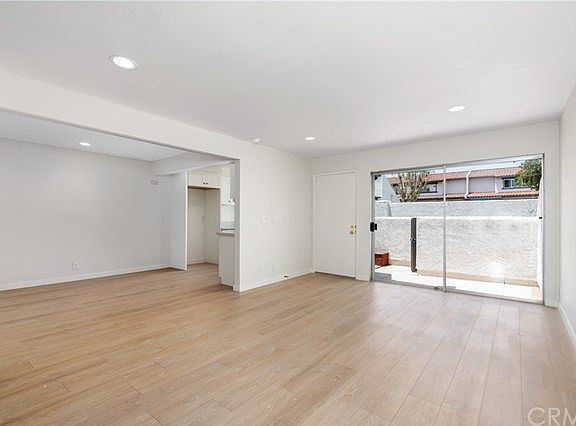 5th image of 838 W 232nd St