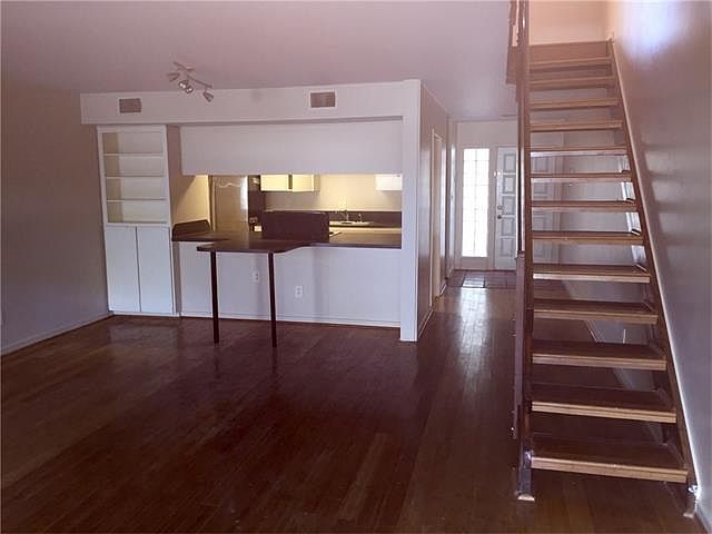 1st image of 3523 Greystone Dr APT 105