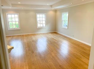 141 N Arnaz Dr APT C, Beverly Hills, CA 90211