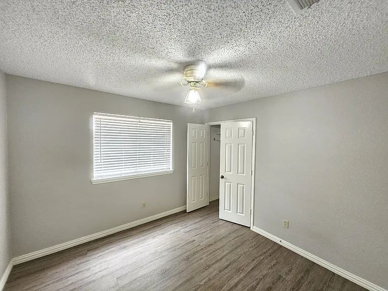 4735 Hollow Tree Dr — Photo 18