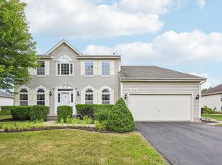 549 Sparrow Ct, Lindenhurst, IL 60046