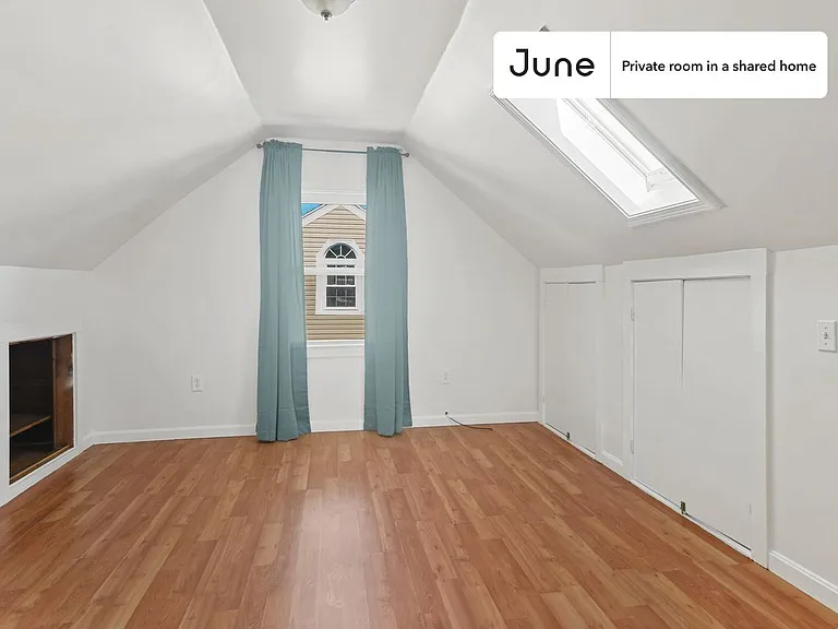 30 Royal St #F — Photo 2