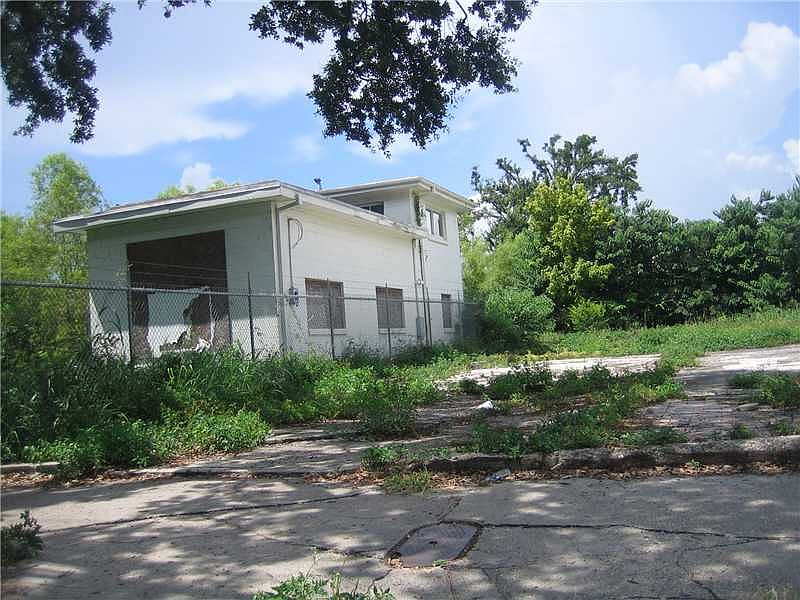 2nd image of 2426 Louisiana Ave