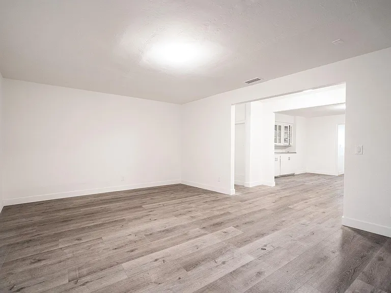 1011 San Julian St #203 — Photo 5