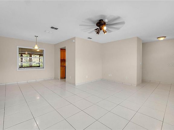 3rd image of 1044 Hampshire Ct