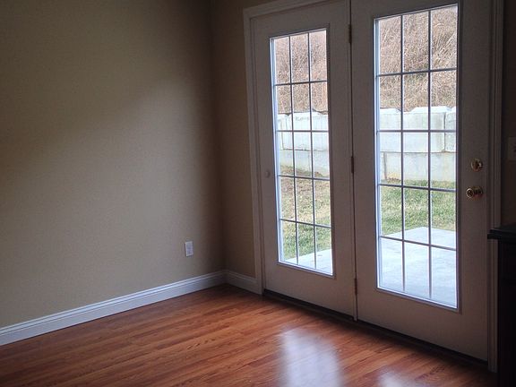 Breakfast area off kitchen