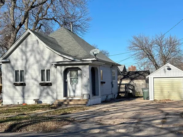 1312 W 7th St, Hastings, NE 68901