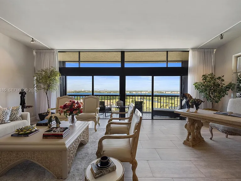 2450 Presidential Way #Penthouse 7 — Photo 2
