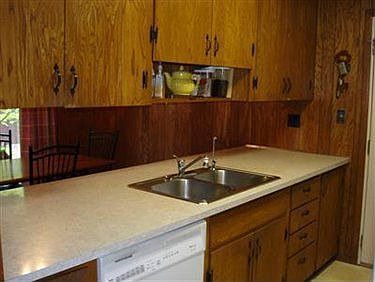 4th image of 461 Waterbury Dr