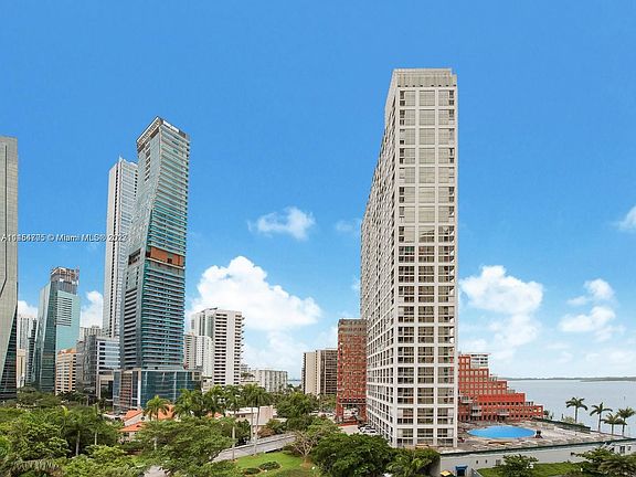 3rd image of 1581 Brickell Ave APT 507
