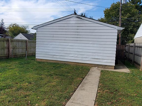 3rd image of 447 Townsend Ave