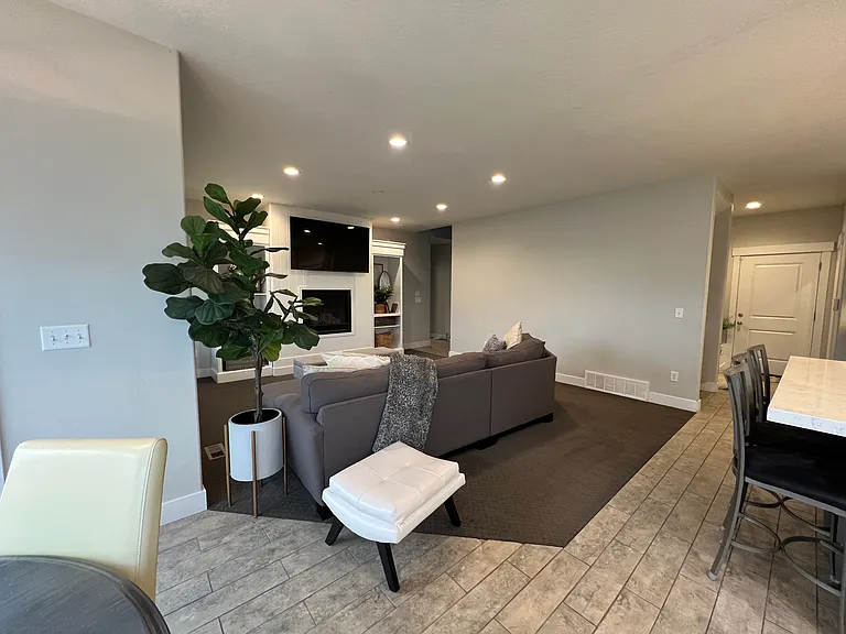 598 W Regent Garden Ln — Photo 8