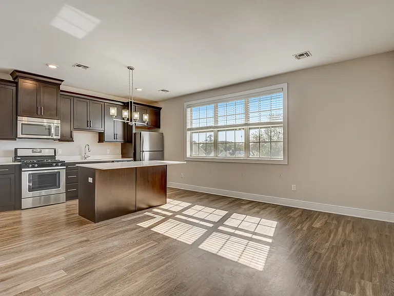 Station Place Apartments — Photo 6