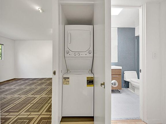 4th image of 1147 N Clark St APT 306