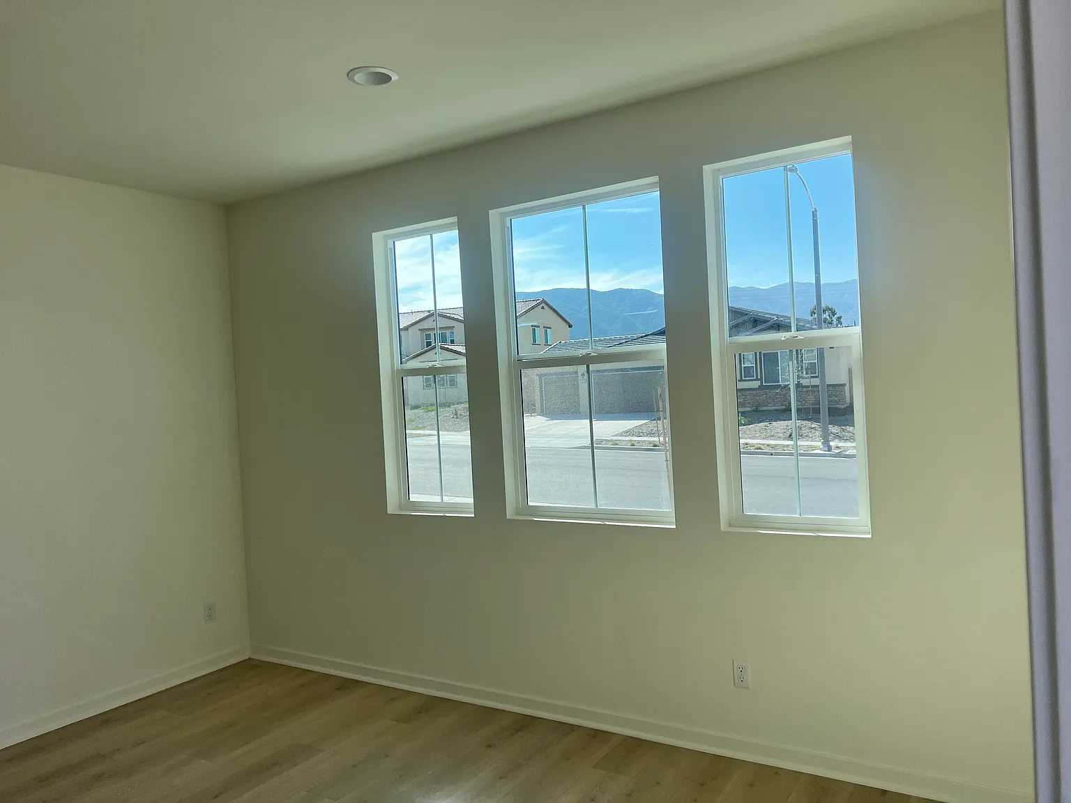 1 bed, 800 sqft, $2,050 — Photo 2