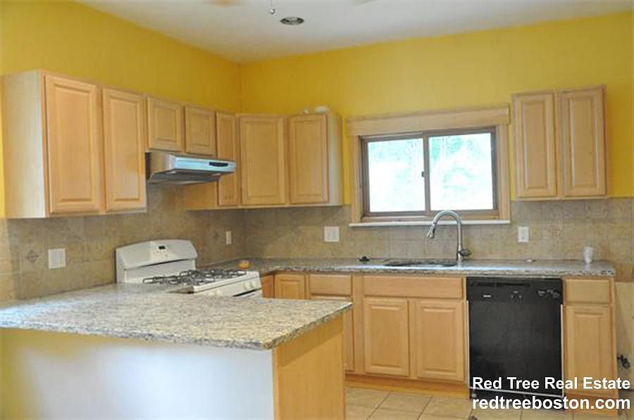 2nd image of 87 Belgrade Ave APT 1