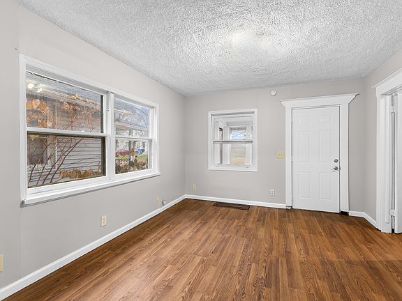 2nd image of 922 Dakin St #1
