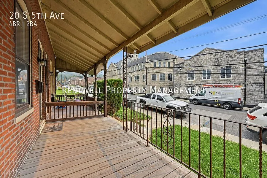Large 4-Bedroom Duplex in the Heart of Coatesville — Photo 2