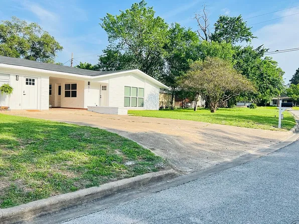 905 Briar Cliff Dr, Bryan, TX 77802