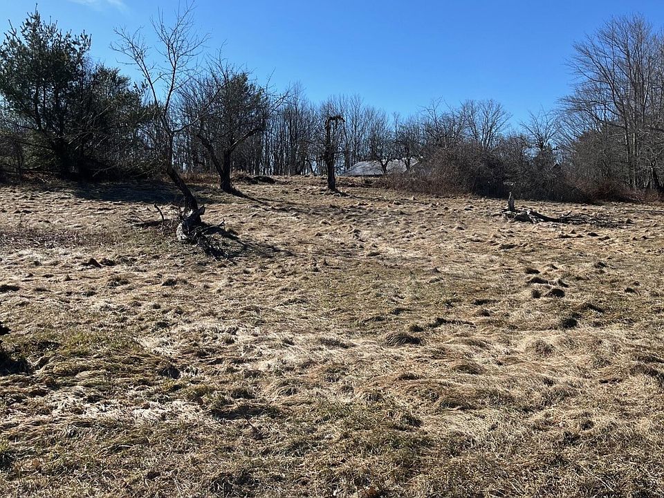 2nd image of 2 Deerfield Lane