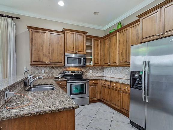 3rd image of 10398 Carolina Willow Dr
