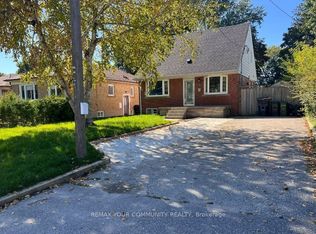 16 Robertsfield Cres, Toronto, ON M1R2X2