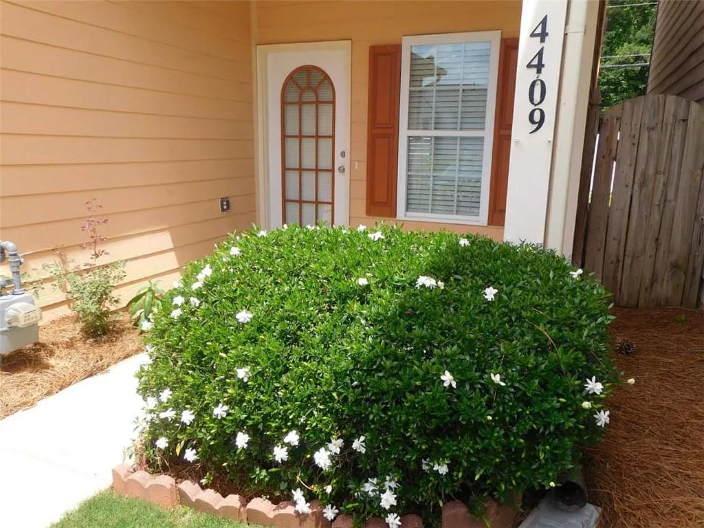 3 bed, 2.5 bath, $1,750 — Photo 4