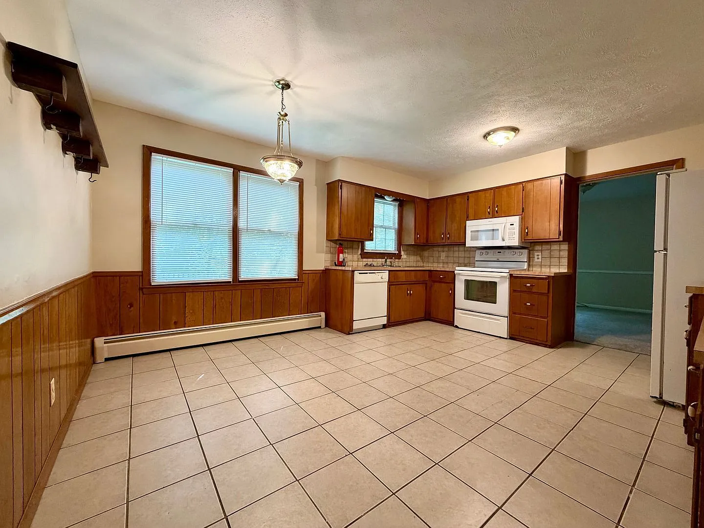 3 bed, 2.5 bath, 2206 sqft, $2,250 — Photo 4
