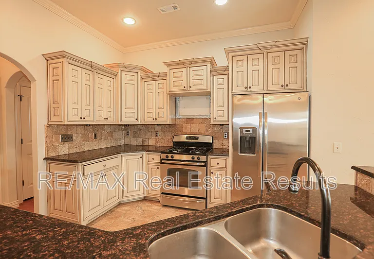 3607 SW Birchton Ave — Photo 12