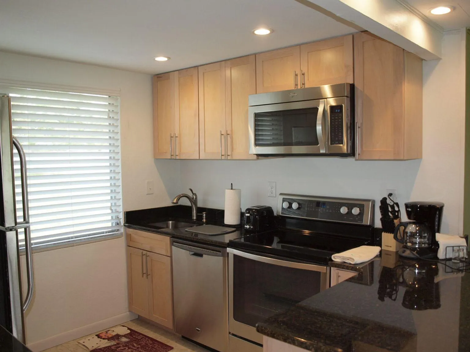 2 bed, 928 sqft, $3,000 — Photo 2