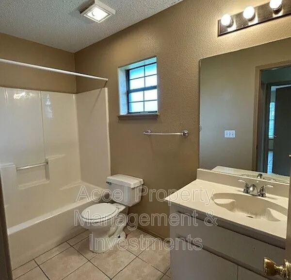 1201 W Carmen Ave #2 — Photo 10