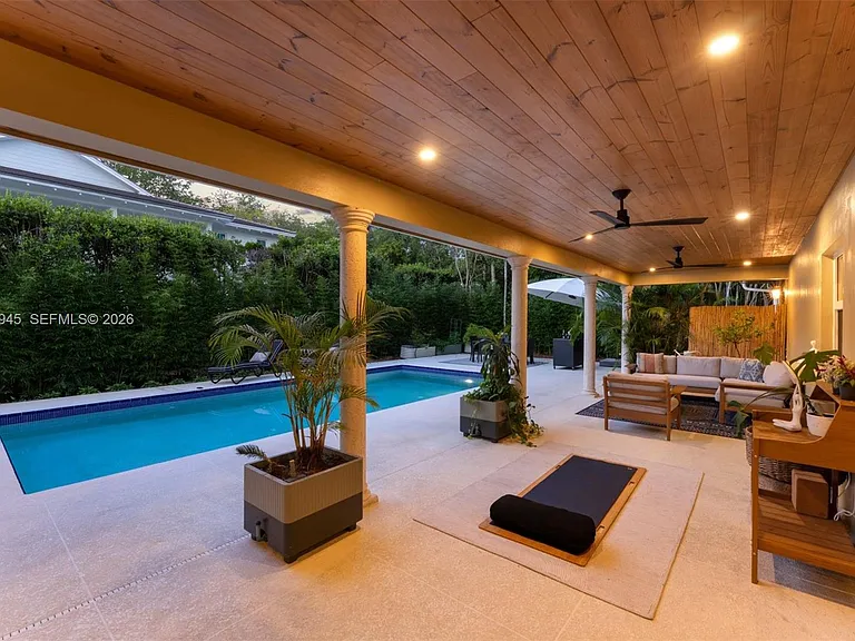611 Santurce Ave — Photo 36