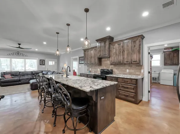 130 Cedar Ct, Magnolia, TX 77355