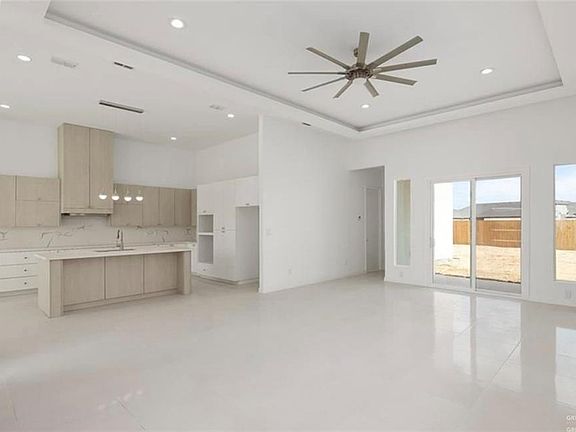3rd image of 1912 E Ridgeway Cir