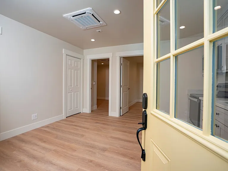 1118 Lincoln Ct #2 — Photo 3