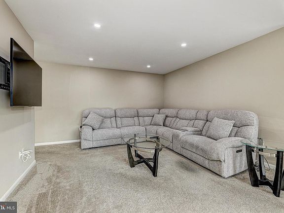 3rd image of 7 Slade Ave APT 607