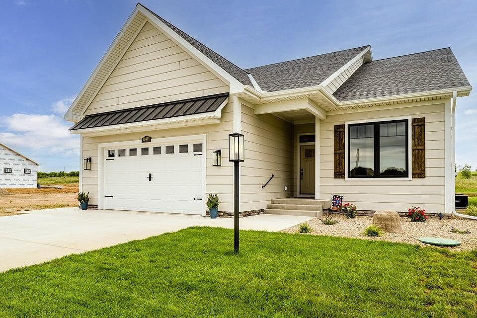 1st image of 2584 Noellyn Dr