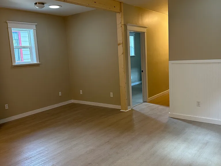 442 Maple Ln — Photo 8