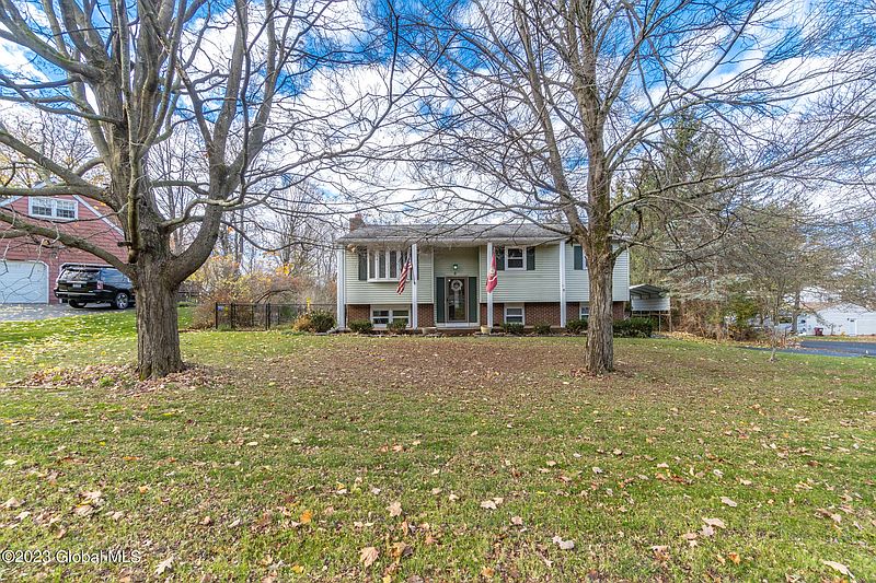2nd image of 6 Chinquapin Avenue