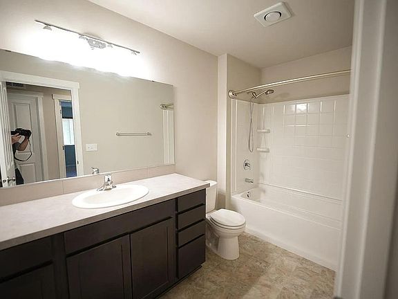 3rd image of 6943 Honeylocust Ct NE
