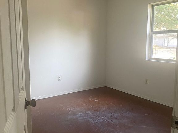 2nd image of 739 Saint Nicholas Dr