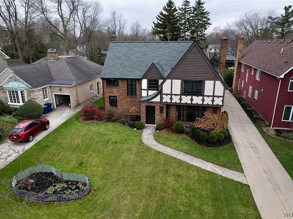 1st image of 144 Fairlawn Dr