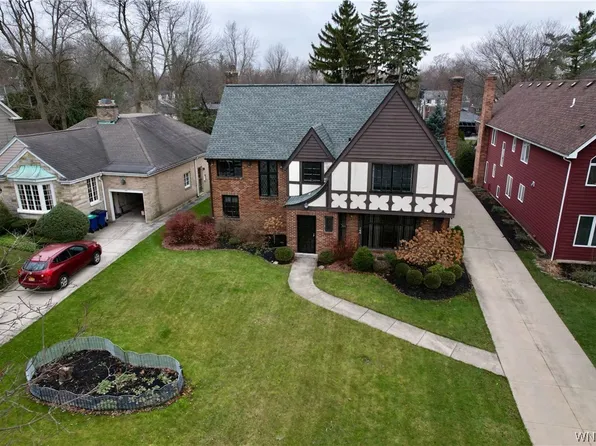 144 Fairlawn Dr, Amherst, NY 14226